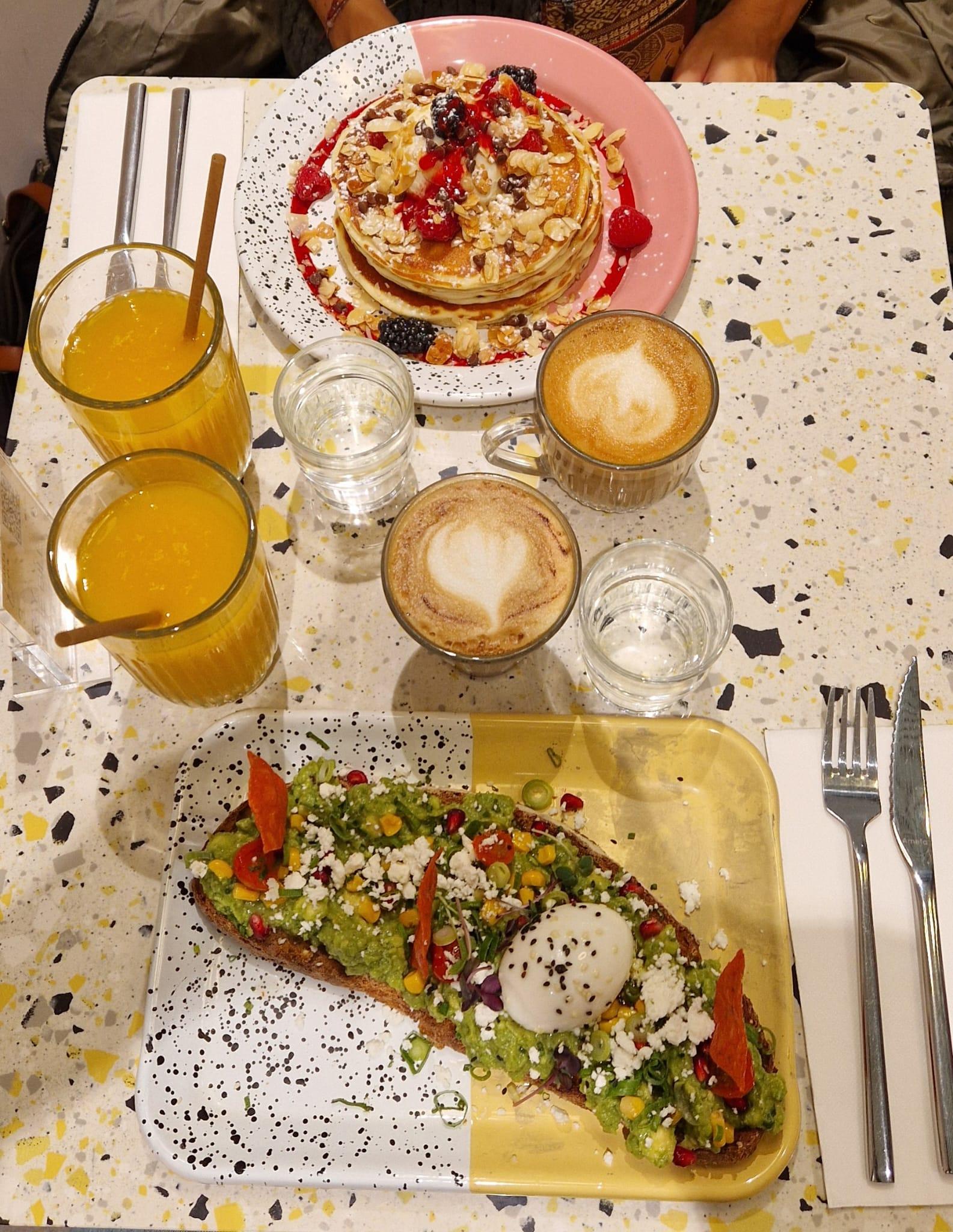 Frühstück in Paris